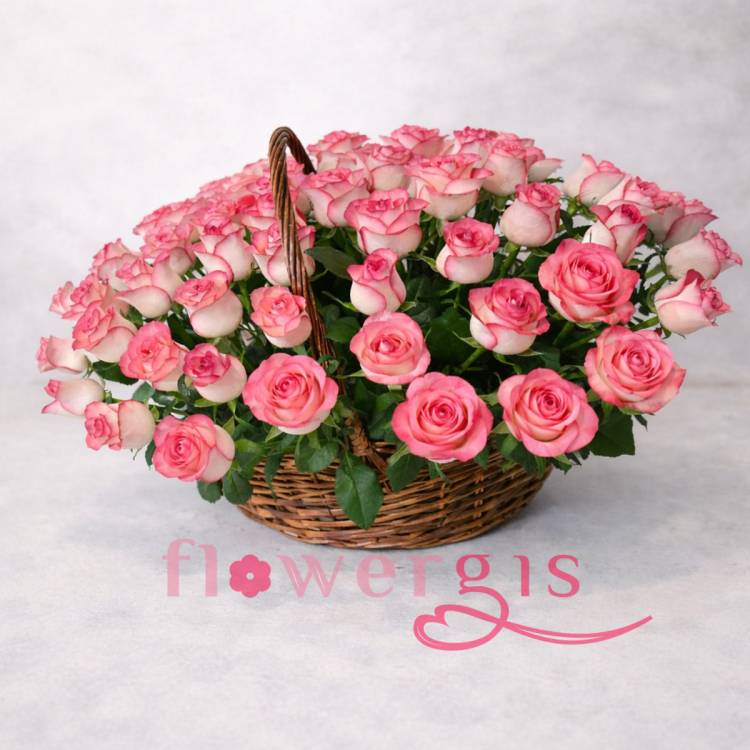 Букет "Нежное прикосновение" — корзина из роз кремово-розового оттенка